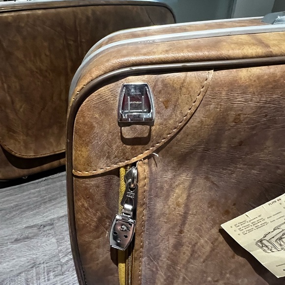 Vintage Brown Leather Jetliner suitcases with original tags! - Picture 7 of 7